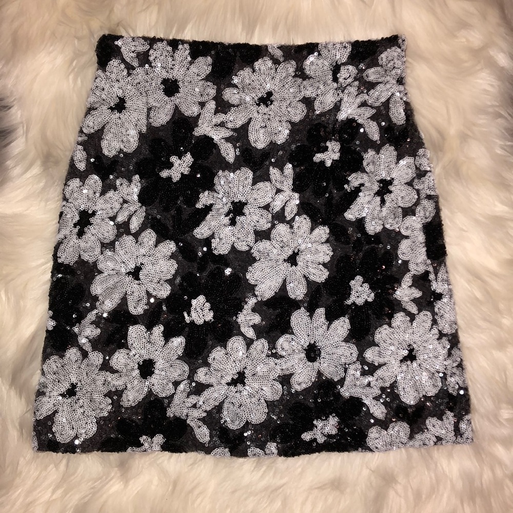 GORGEOUS One Rad Girl floral sequin miniskirt 🌺